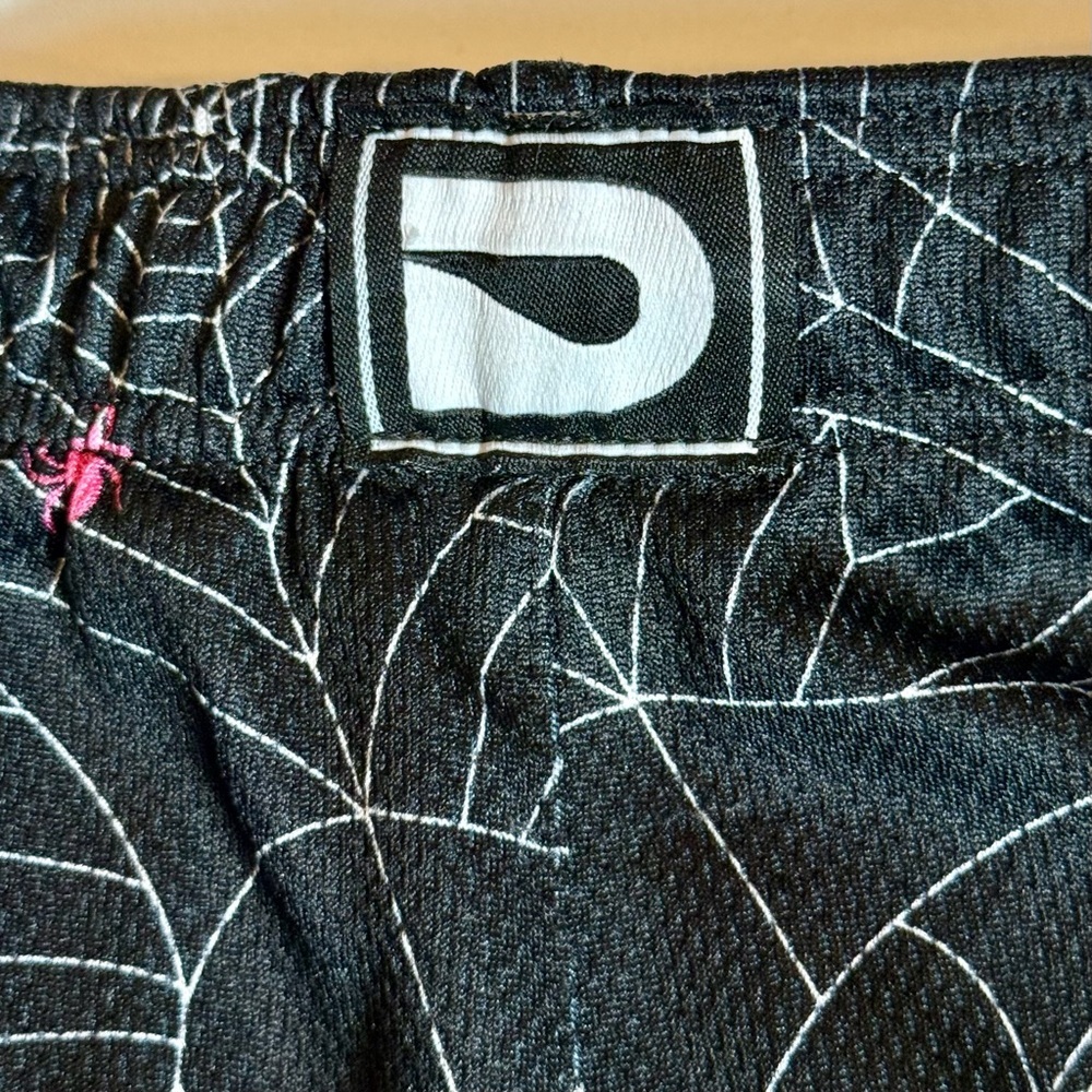 The DRIP SHOP Dark Web Shorts Boys XXL 16 2XL Spiderwebs Pink Spiders Basketball - Picture 6 of 9